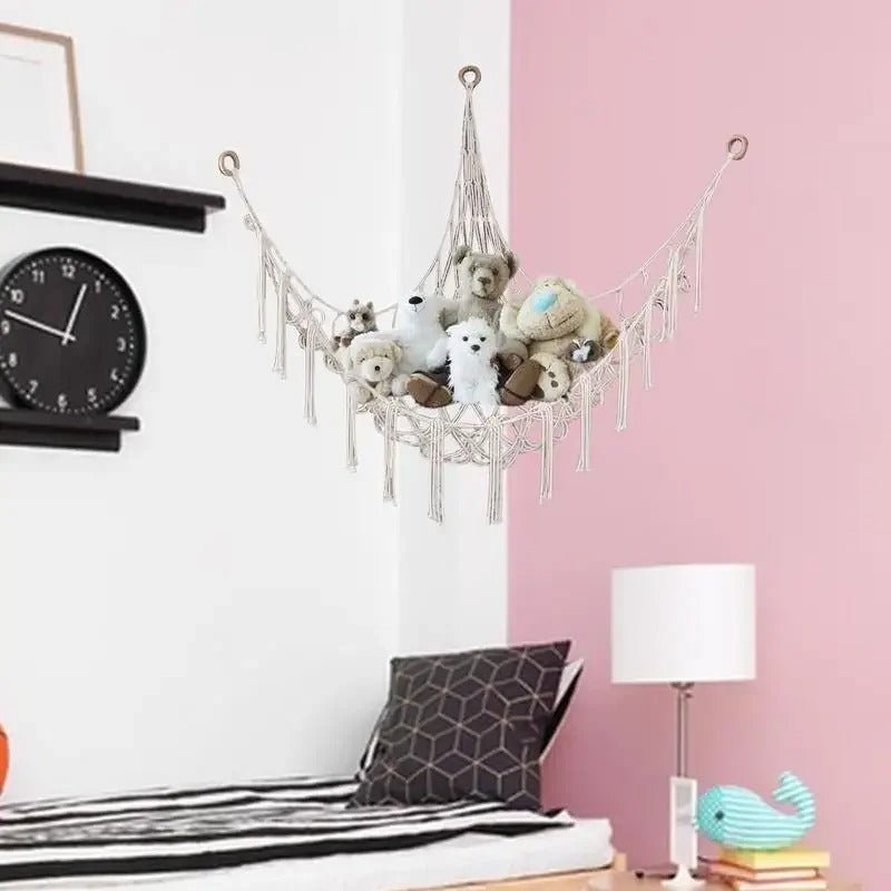 hamac a peluche montrant decor avec toutou